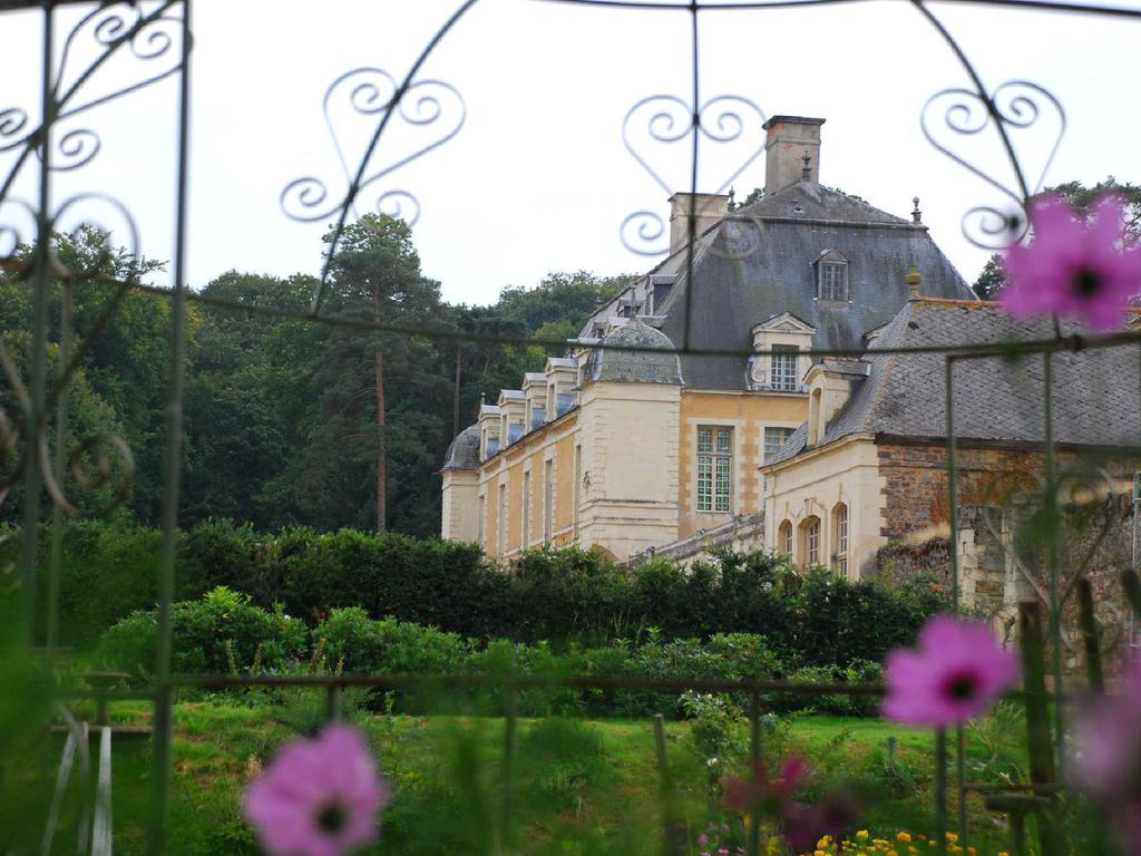 Chateau Du Boschet Bed and Breakfast Bourg-des-Comptes Exteriör bild