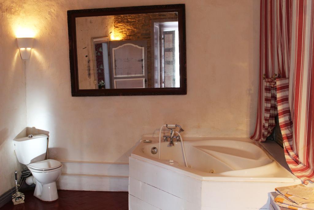 Chateau Du Boschet Bed and Breakfast Bourg-des-Comptes Exteriör bild